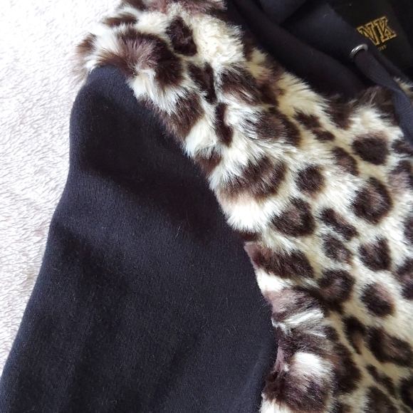 2012 PINK VS Leopard Faux Fur Full Zip Gold Foil Hooded Sweater - Picture 3 of 16